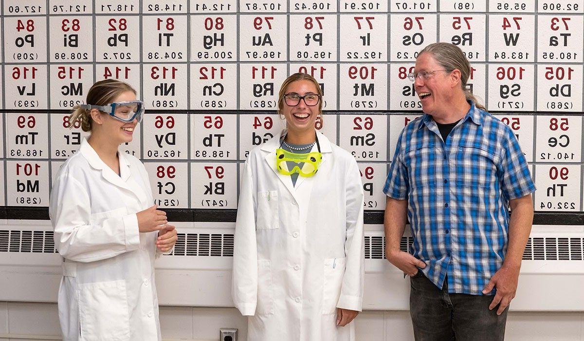 Maddie Pawlak '26 and Victoria Pipinich '25 with Professor Ray Dudek