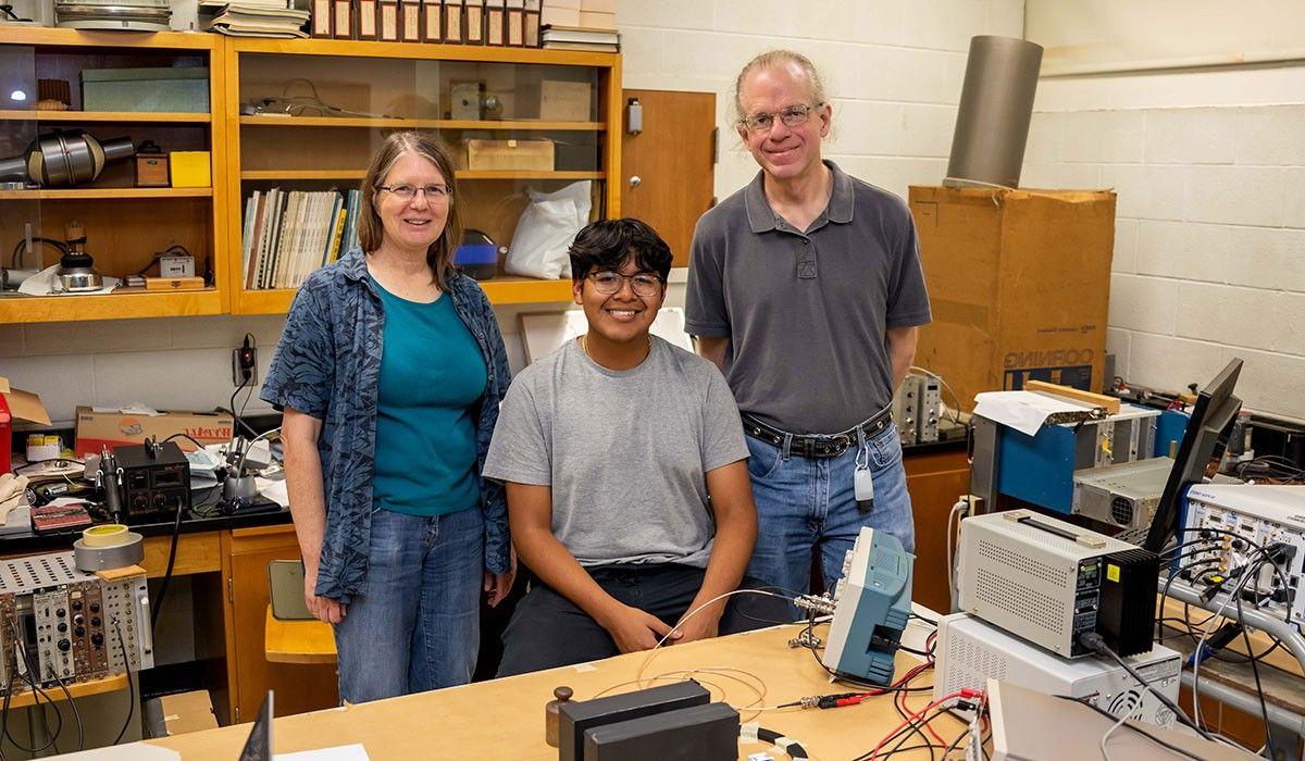 Leonardo Juarez ’26 and Professors of Physics Paul Voytas and Elizabeth George