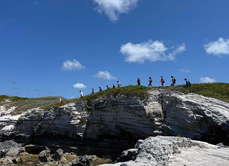 Wittenberg Students Hiking Bahamas